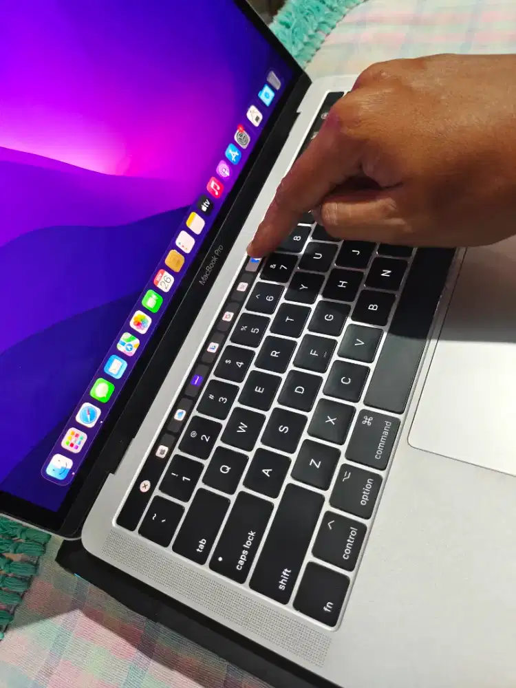 Laptop macbook pro retina touchbar 2017 core i5 8/512