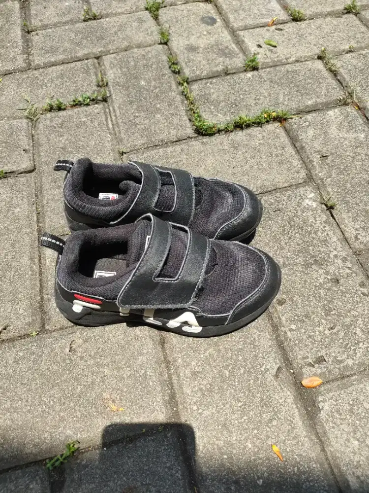 Sepatu anak FILA