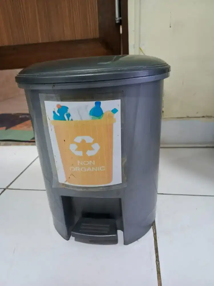 Tempat sampah kecil