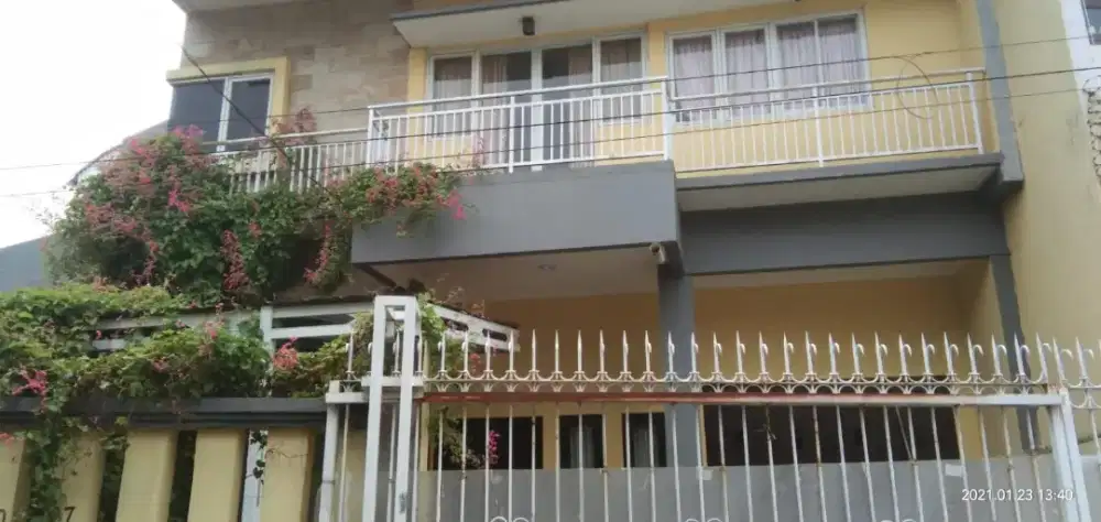 Disewakan rumah strategis