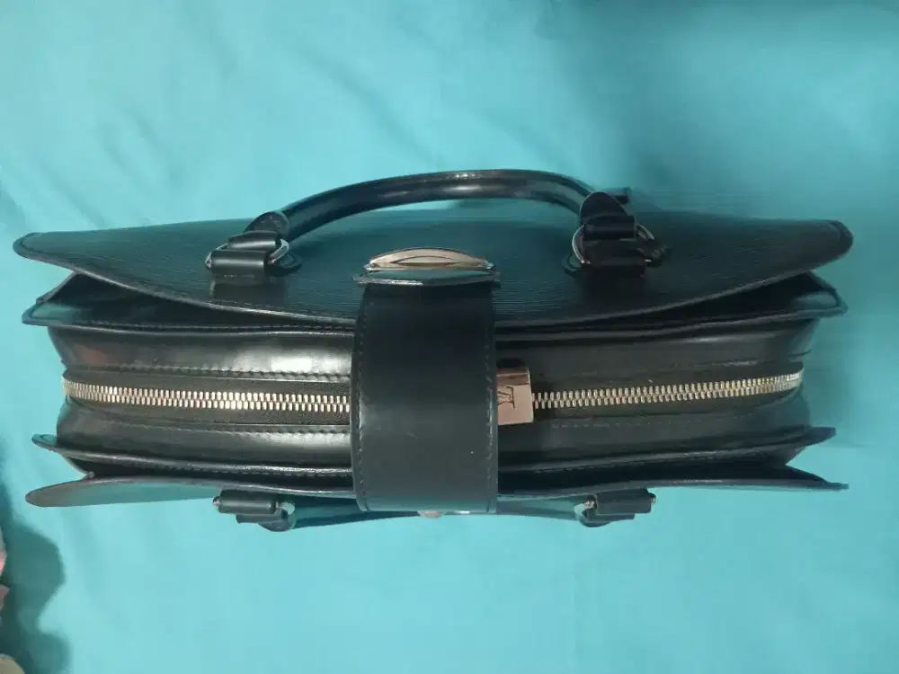 Tas LV kondisi terawat