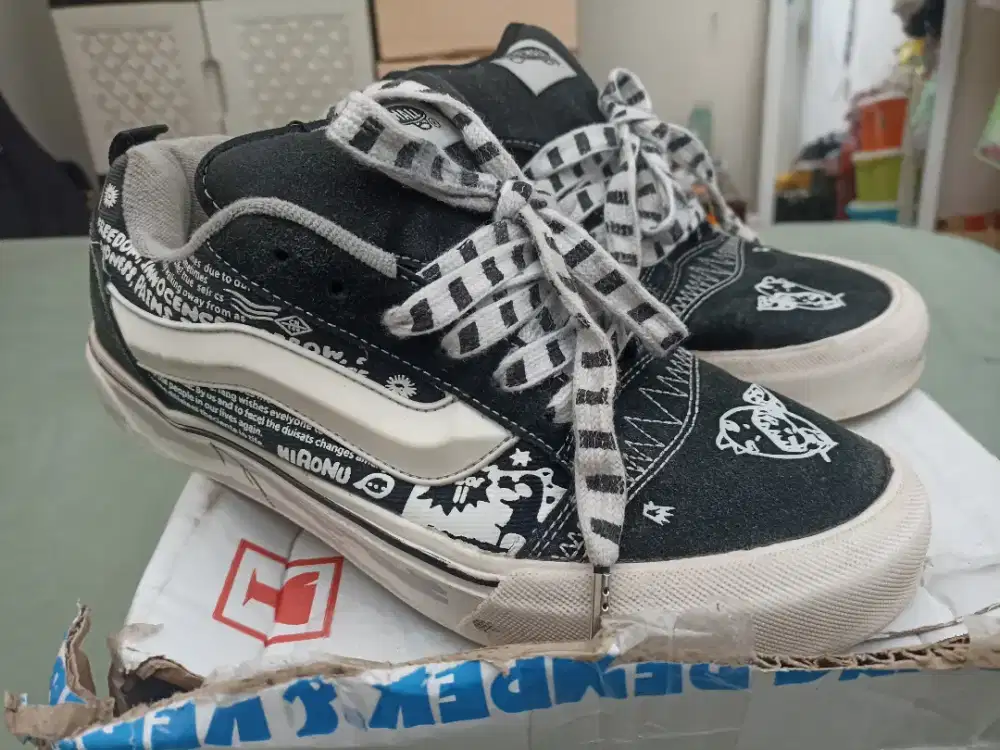 Vans Knu Skool Collabs Hirono Pop Mart Series Black N White