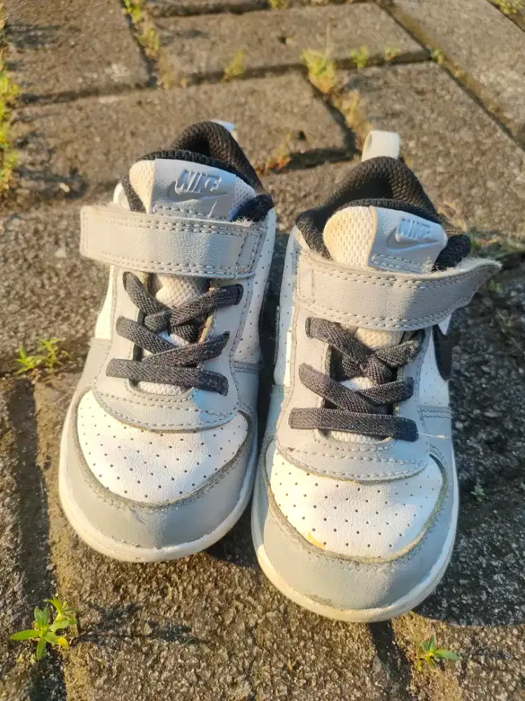 Sepatu anak Nike Court Borough