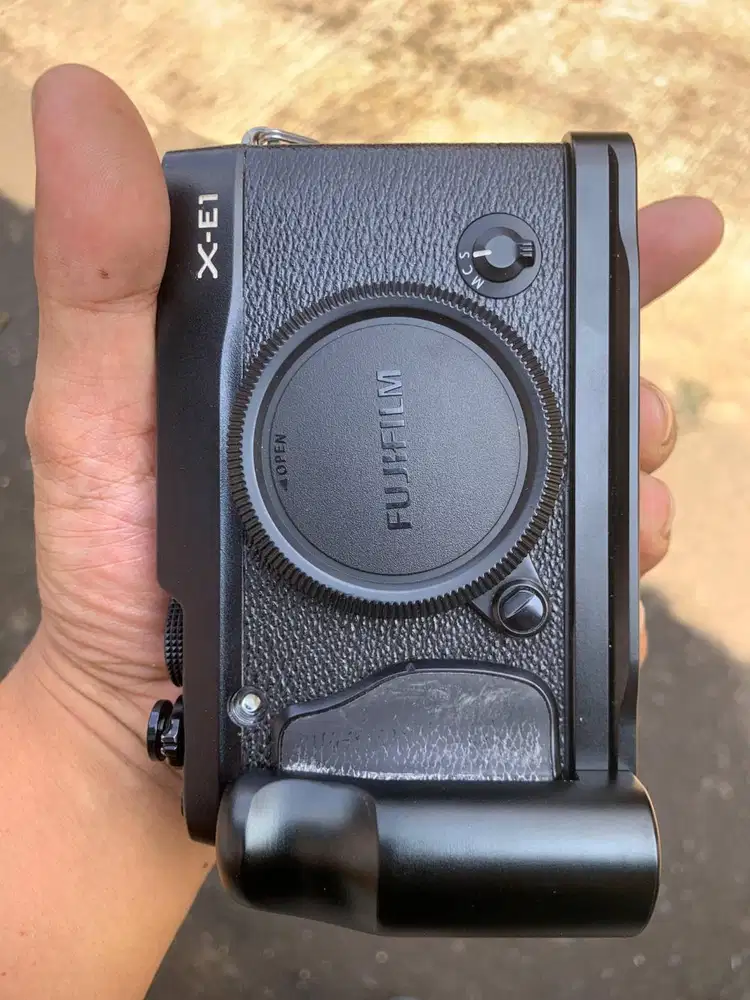 Camera mirorles Fujifilm xe1 body only (bo) tanpa lensa