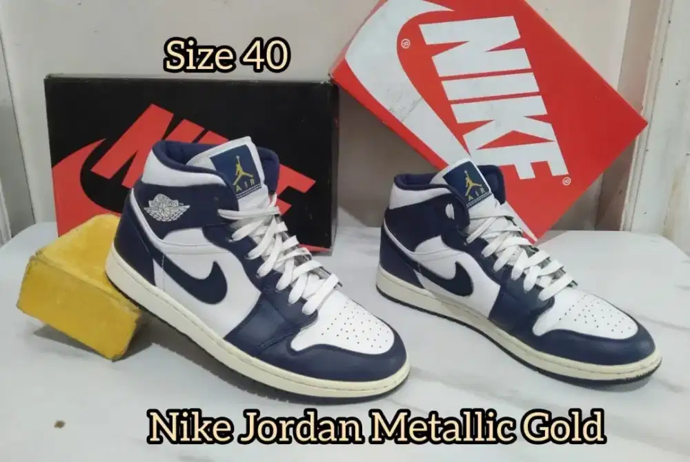 Sepatu Nike Air Jordan 1 metallic Gold