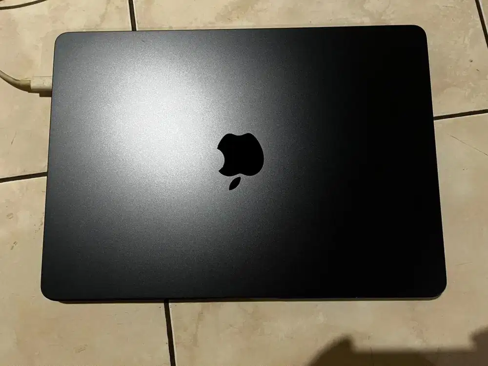 MacBook Air M2 13 Mulus – Fullset, Normal Semua, Siap Pakai