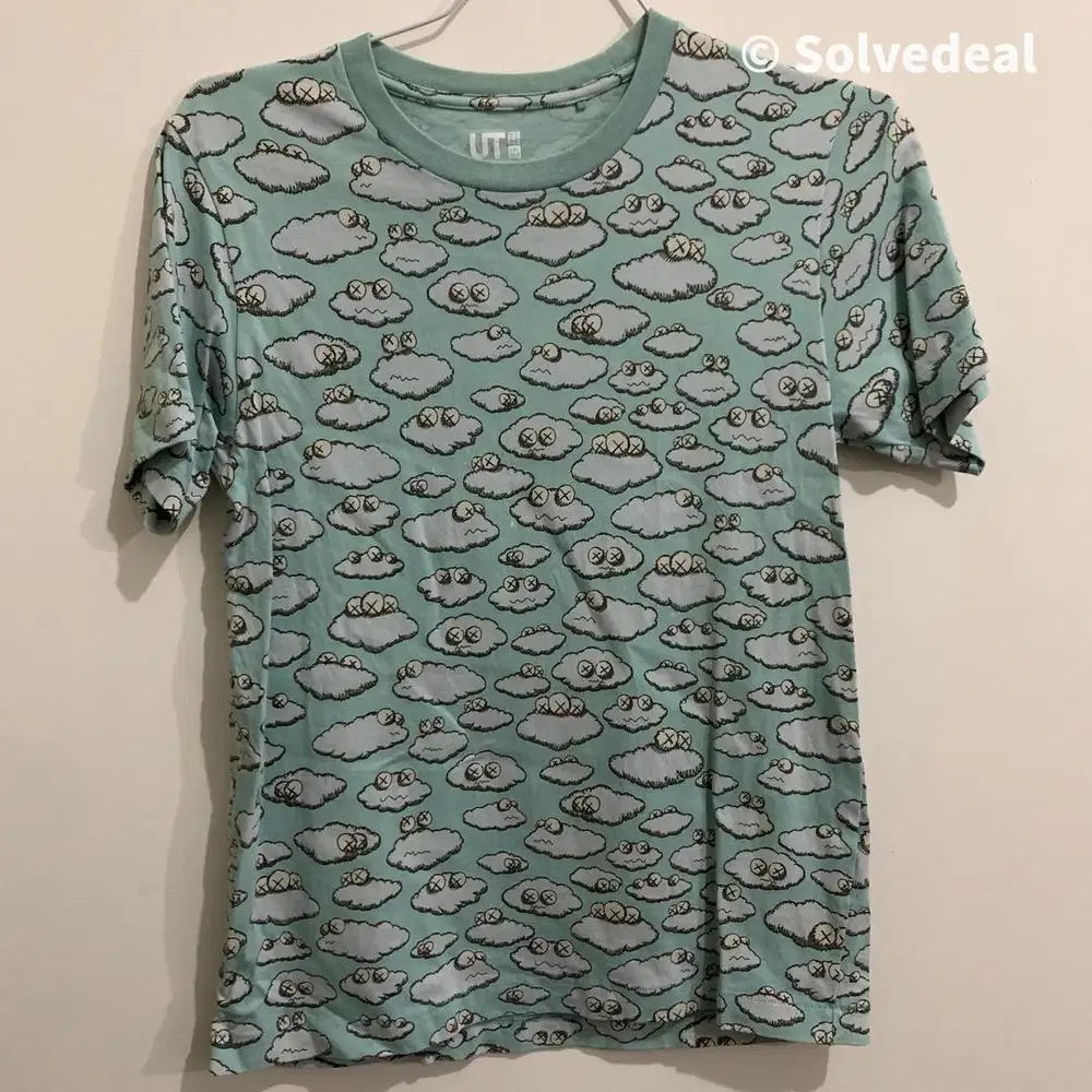 Kaos Uniqlo x Kaws All Over Clouds
