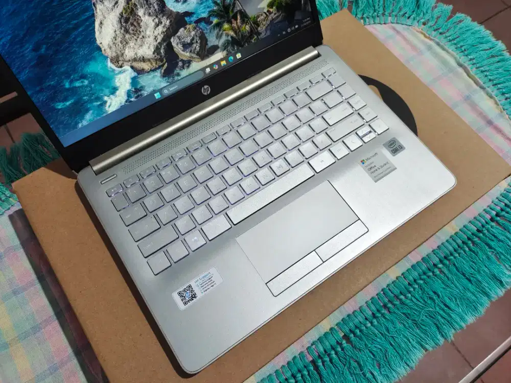 Laptop hp 14s dk series core i3 gen 10 8/256 like new