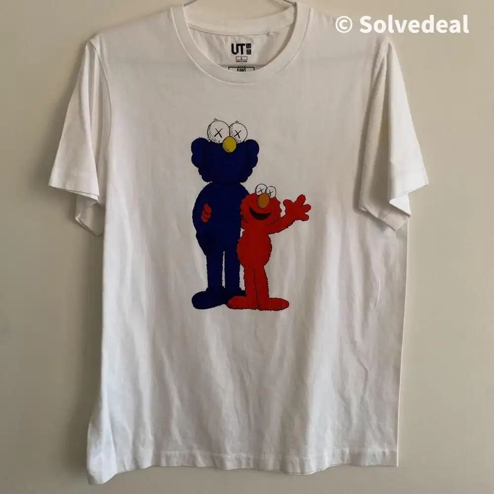 Kaos Uniqlo x Kaws x Sesame Street BFF Elmo Putih