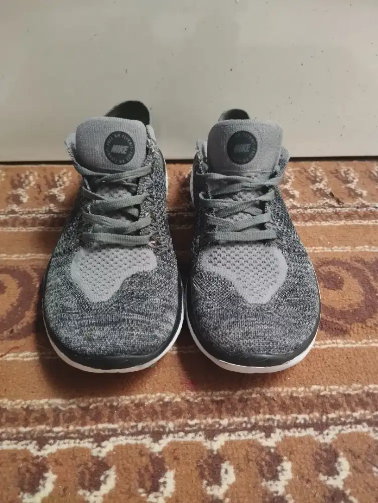 Sepatu Running Nike Free 43