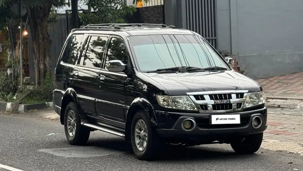 Isuzu Panther 2015 / 2014 Manual Bekas Surabaya Bagus Kredit Murah