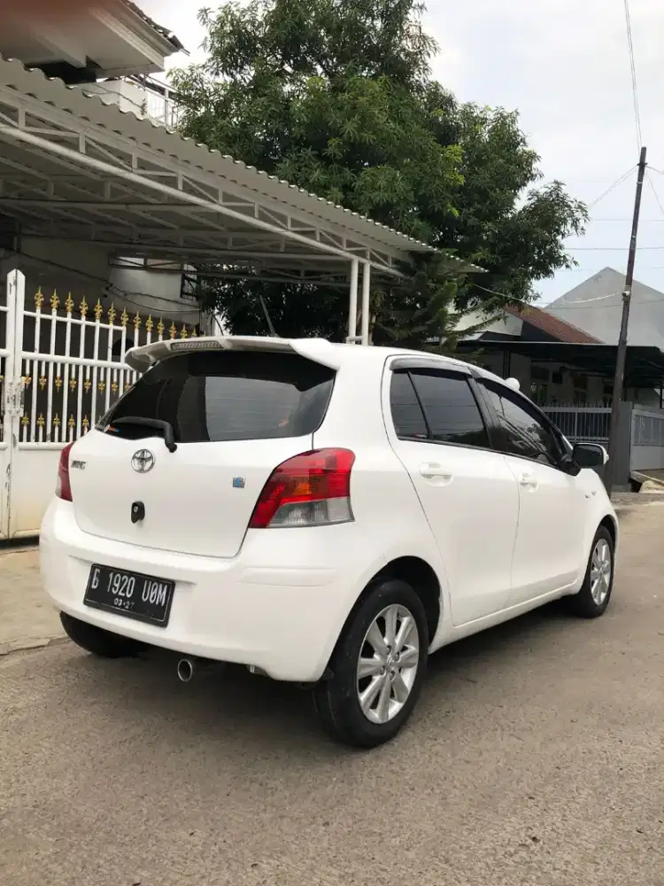 Yaris E AT 2011 km rendah fullset