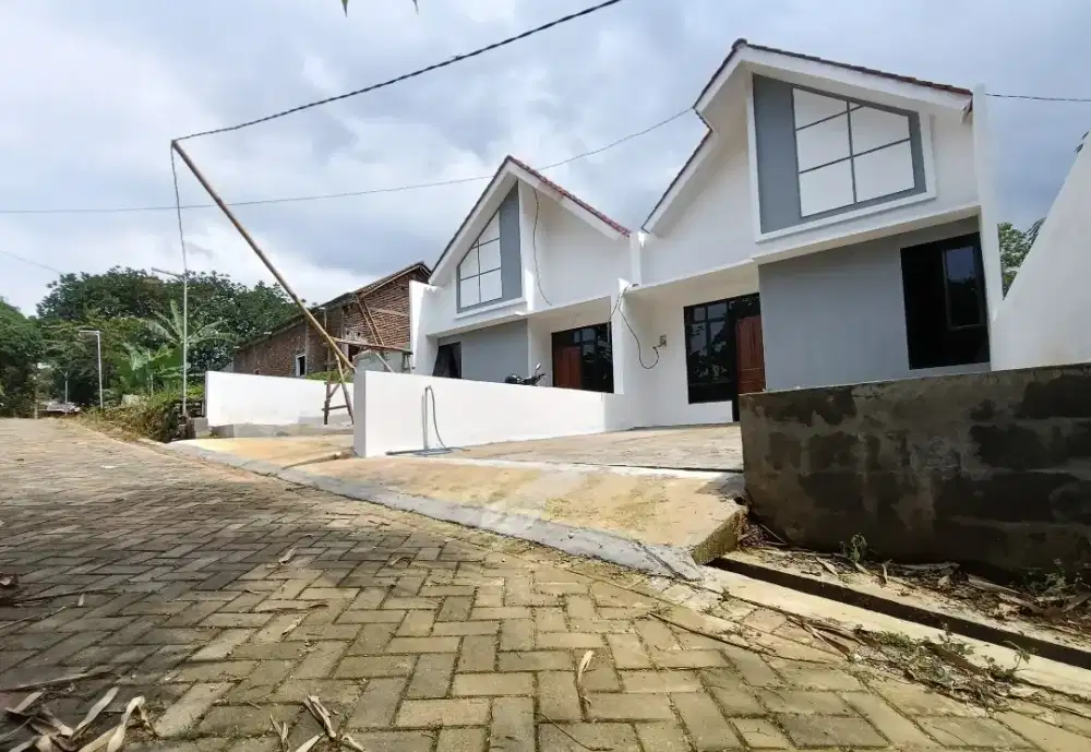 Rumah belakang polsek mijen