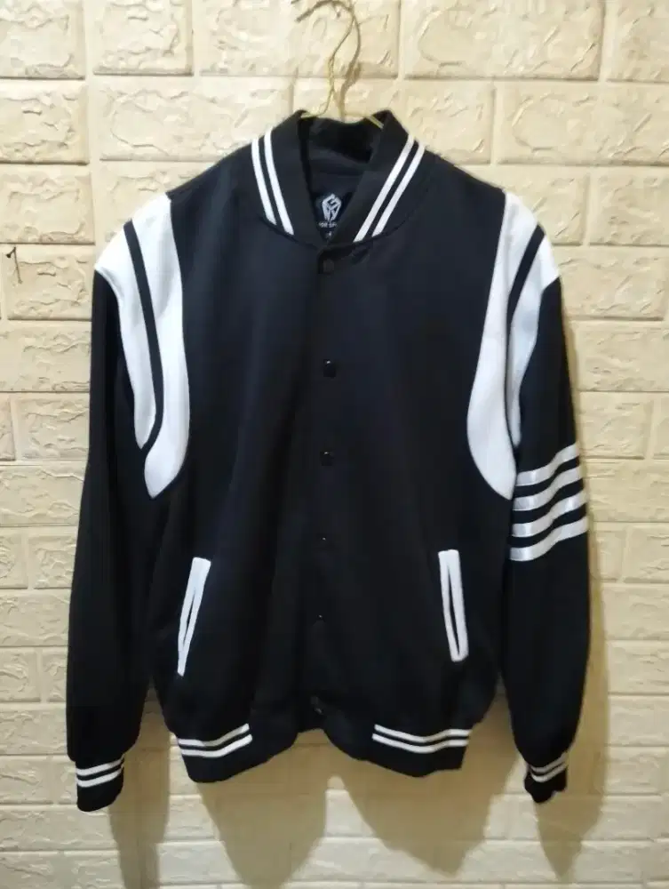 Varsity fleece black
