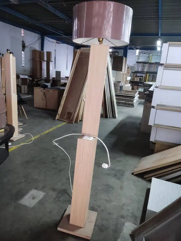 LAMPU LANTAI LAMPU BERDIRI LAMPU SUDUT KAYU EX HOTEL BORONGAN HARGA NE