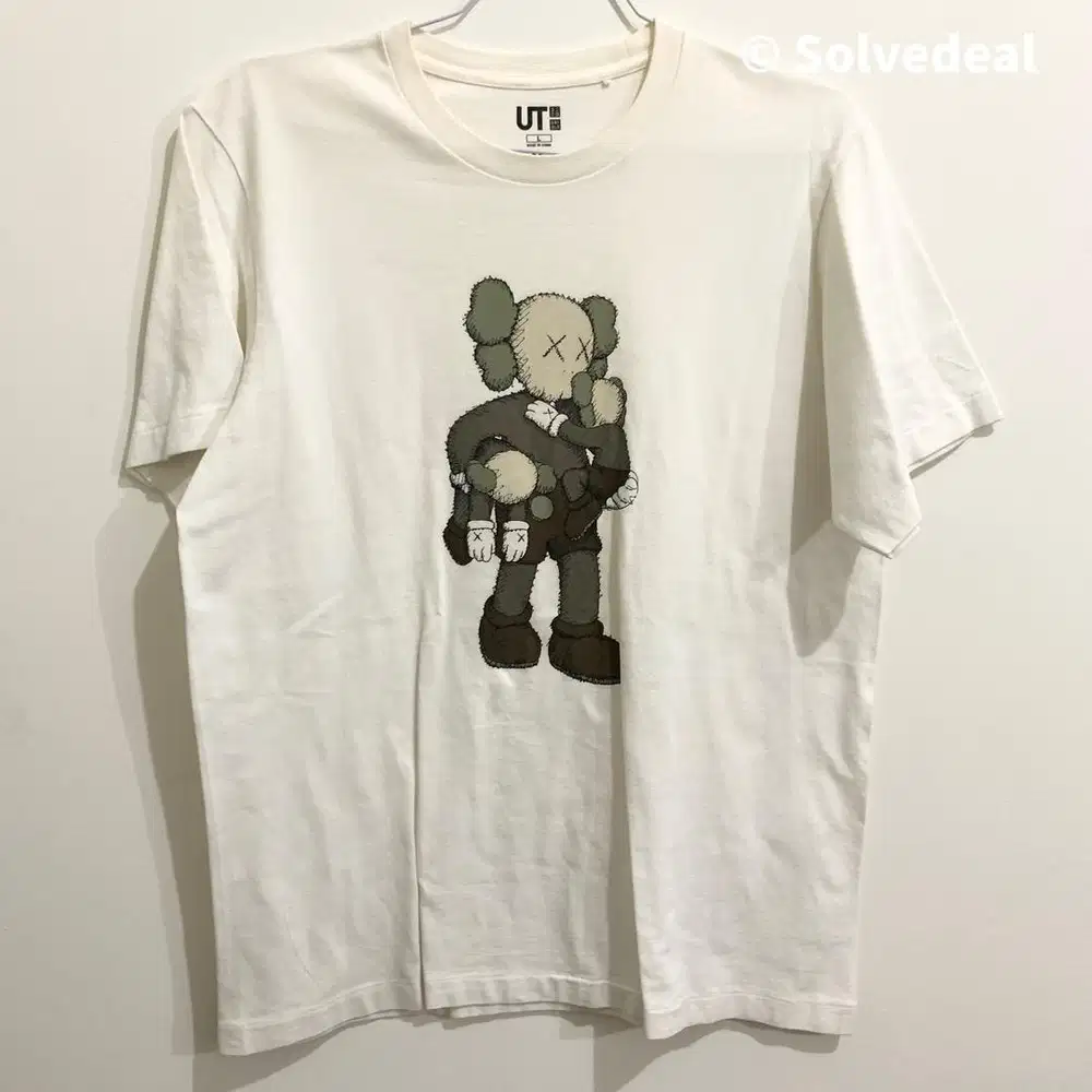 Kaos Uniqlo x Kaws Clean Slate Putih