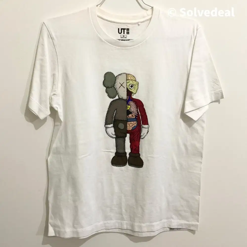 Kaos Uniqlo x Kaws Flayed