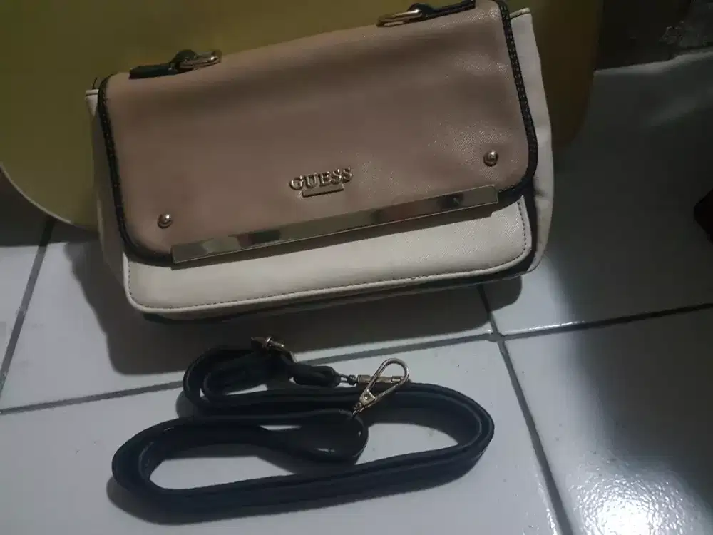 Tas merek guess