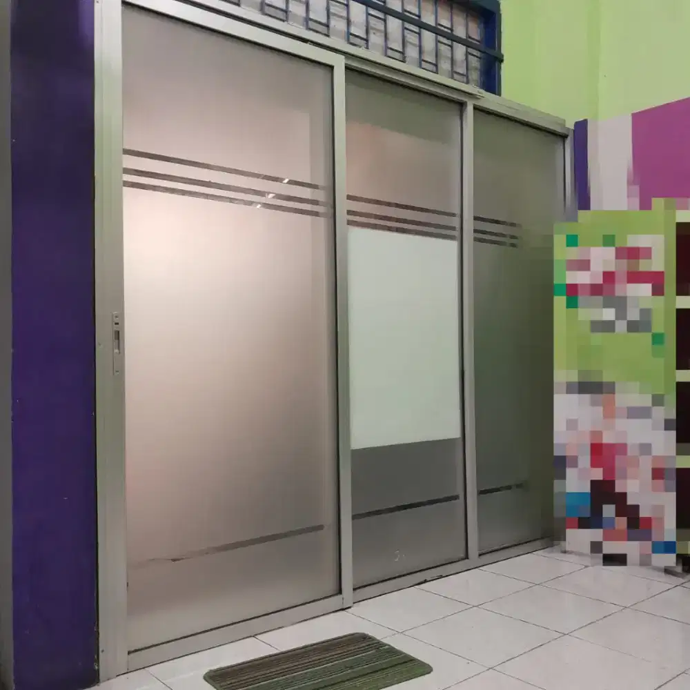 Dijual cepat pintu kaca geser aluminium masih bagus dan mulus