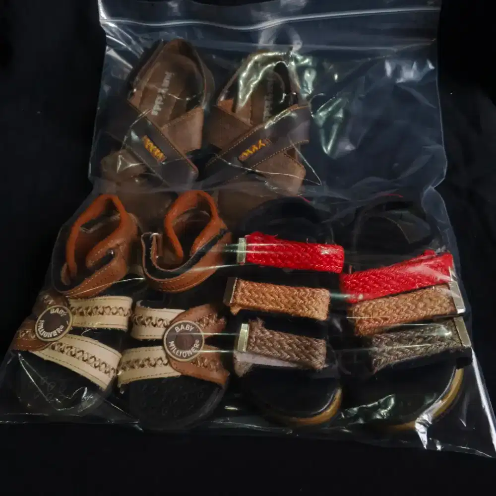 sendal dan sepatu anak sepaket