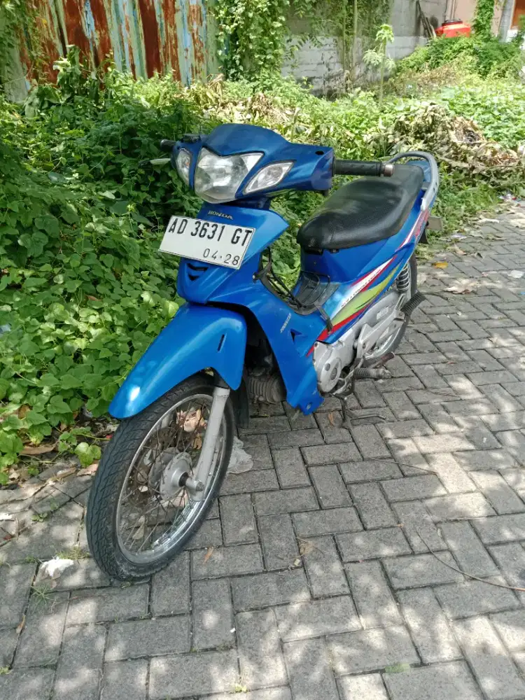 Honda karisma warna biru