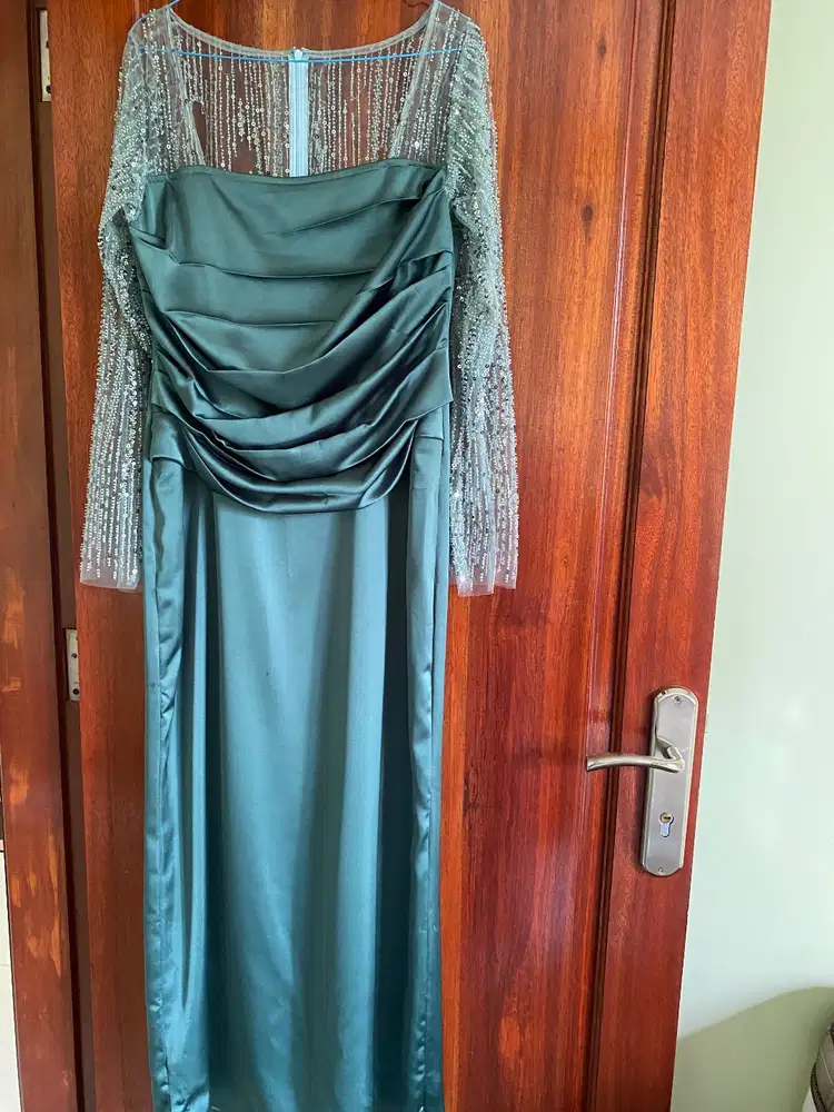 Gaun Wanita Elegant Satin, Bekas Pakai Sekali