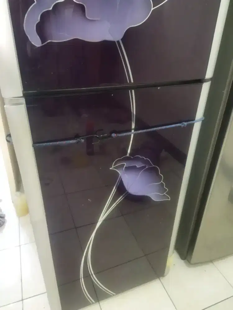 KULKAS BEKAS PEMAKAIAN PRIBADI Rp.550.000 NEGO !!!