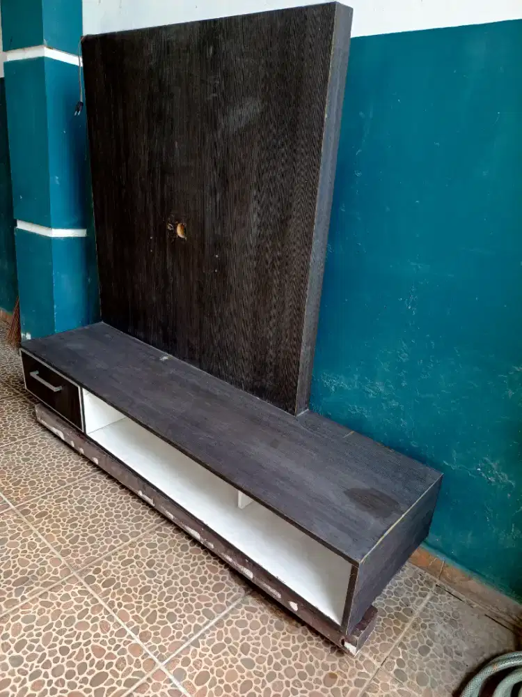 Meja TV dan Rak Gantung