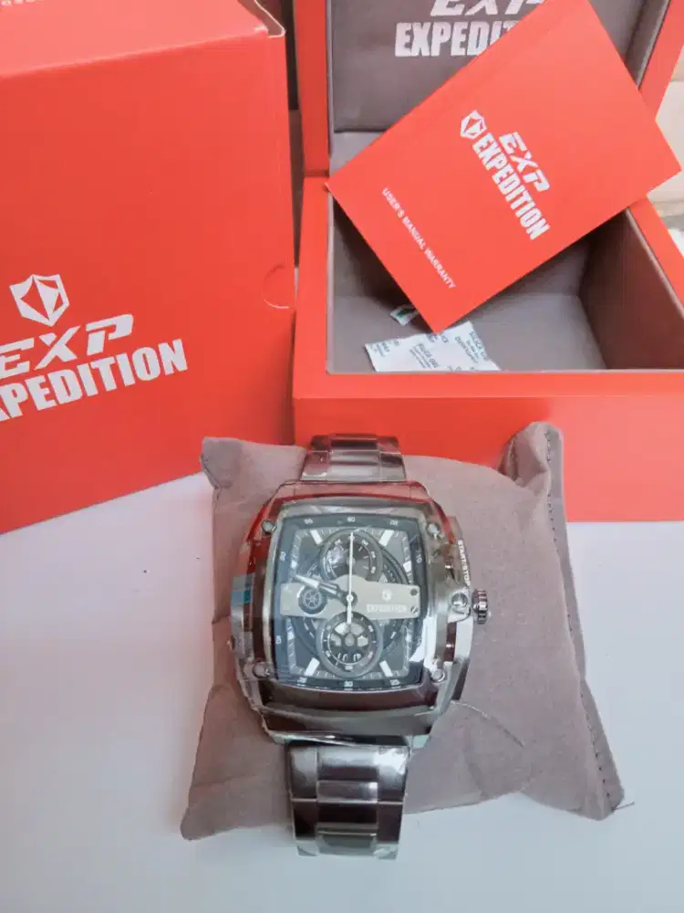 Expedition tipe E 3008 M bukan seiko