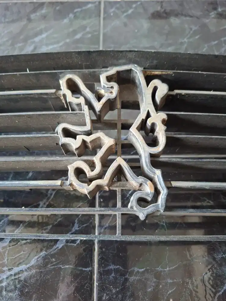 Grill depan peugeot 505