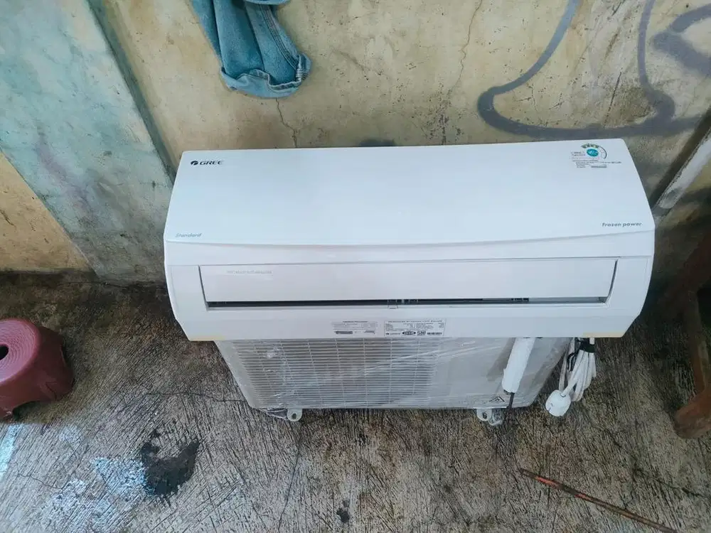 Ac second merk gree 0.5 pk kondisi seperti baru 98%