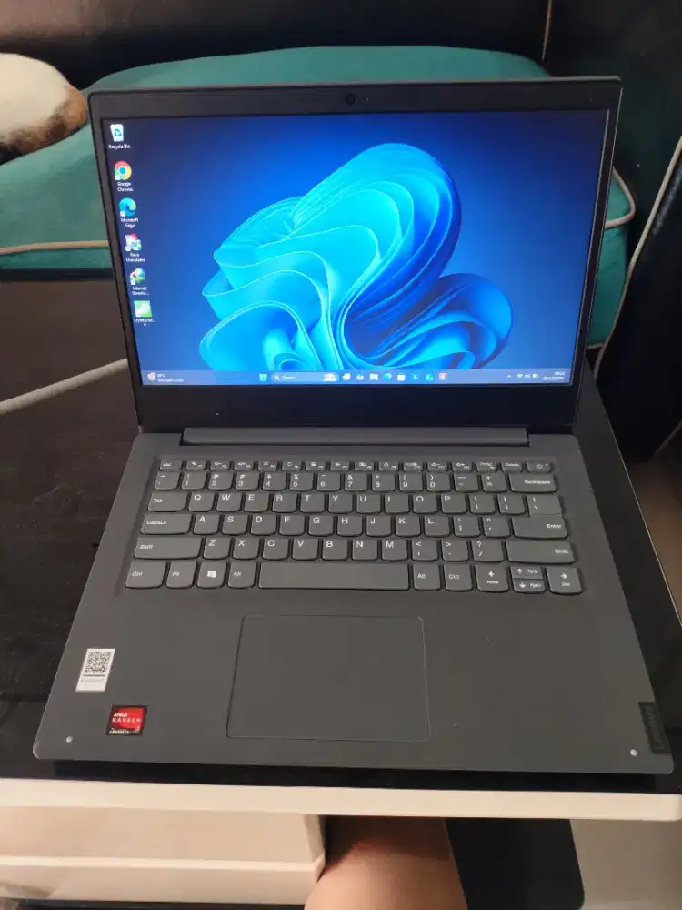 LENOVO V14 ADA AMD Ryzen 3 3250u 12/256