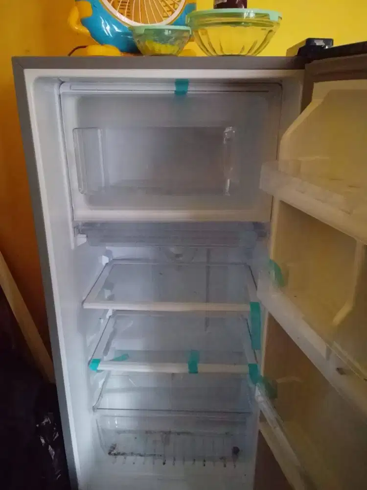 Kulkas Polytron PRB - 159 70 watt