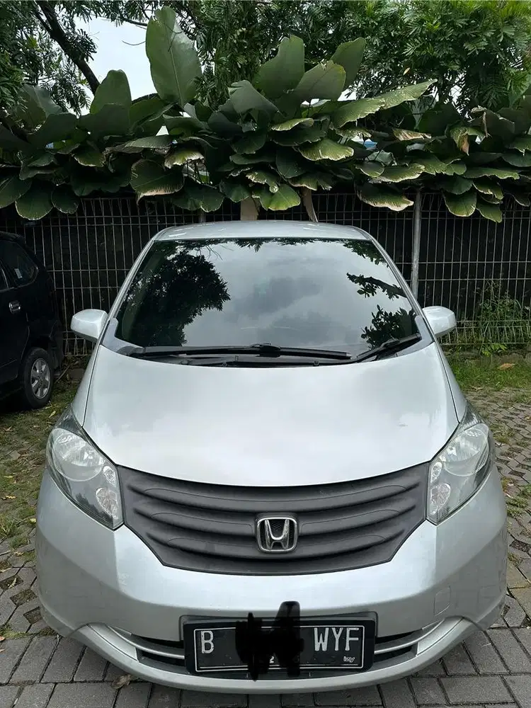 Honda Freed E SD 2010 silver AT