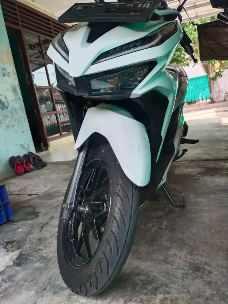 Assalamu'alaikum,Dijual vario 125 hanya 14juta,ban depan belakang Baru