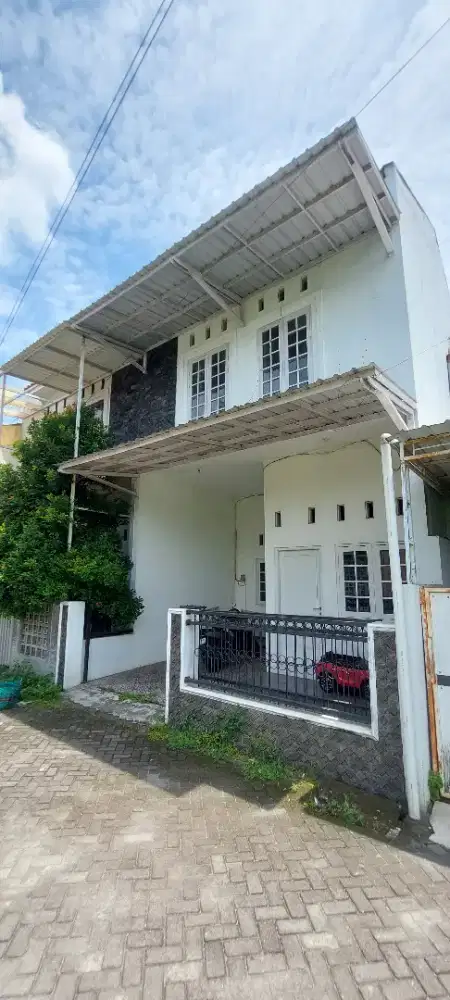 DISEWAKAN RUMAH TINGKAT JOYOTAKAN SERENGAN NEGO LANGSUNG PEMILIK