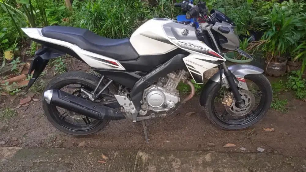 Jual vixion 2015