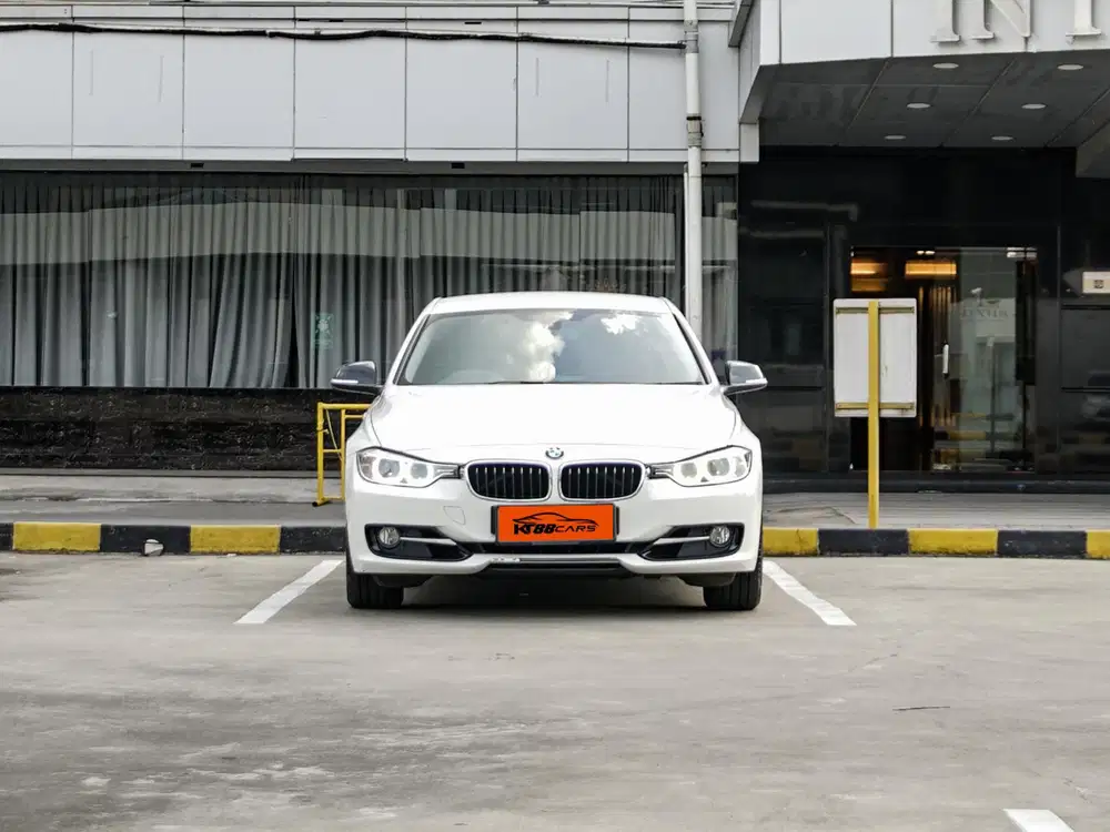 BMW 320i Sport 2.0 Matic - KM Antik 25rb mls - Pajak Juni 2026 !!!