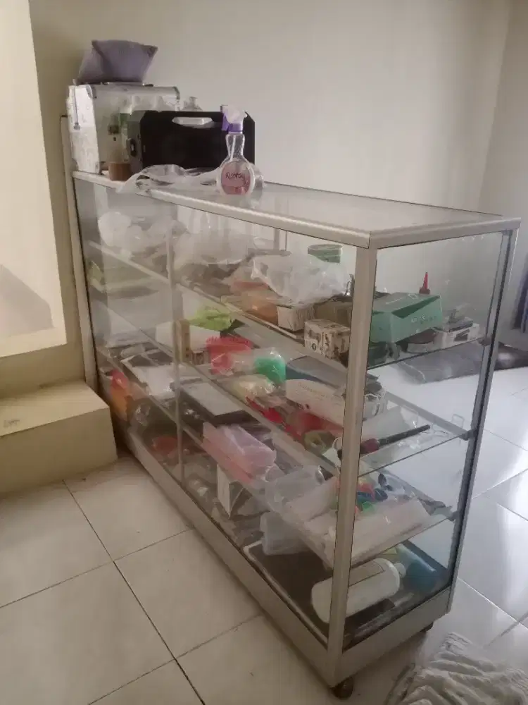ETALASE RAK KACA