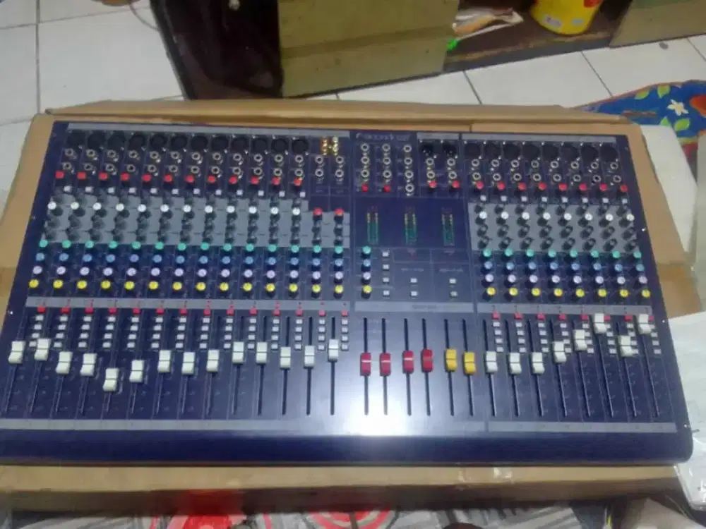 Mixer Soundcraft 24 Chanel