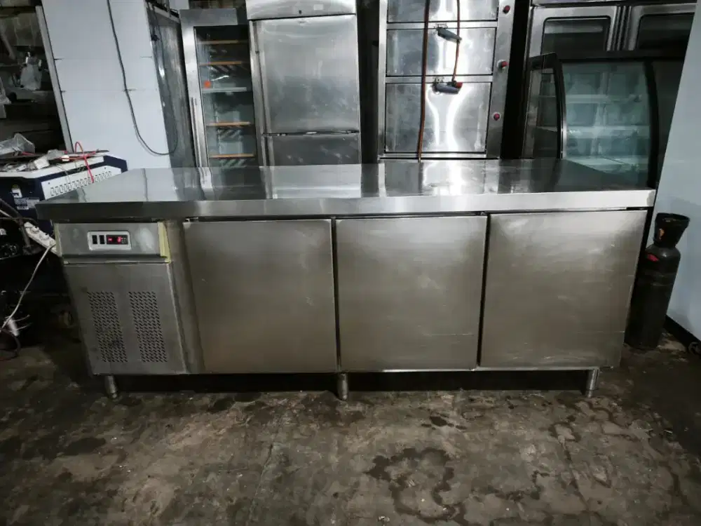 Undercounter chiller 3 pintu Berjaya uk 210×77×85 

Hrg 7,5jt