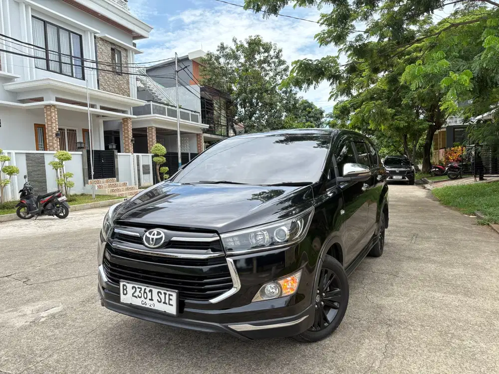 INNOVA VENTURER 2.0 MATIC 2019