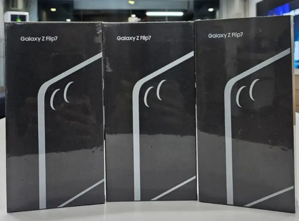 SAMSUNG GALAXY Z Flip 7 12+12/256GB GARANSI RESMI DAN MASIH SEGELLL!!