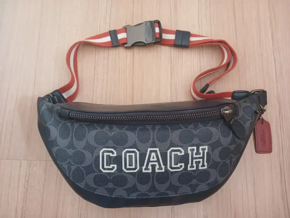 Waistbag COACH Warren Bag Belt in Signature Canvas with Varsity