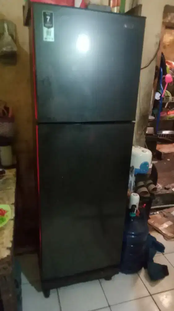 Kulkas Aqua 2 Pintu Black Mulus