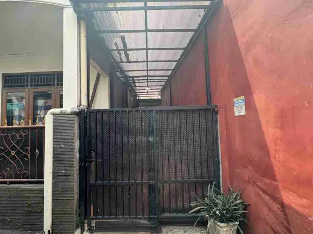 Rumah Secondary Non Carport Akses Mobil di Pondok Kelapa Duren Sawit