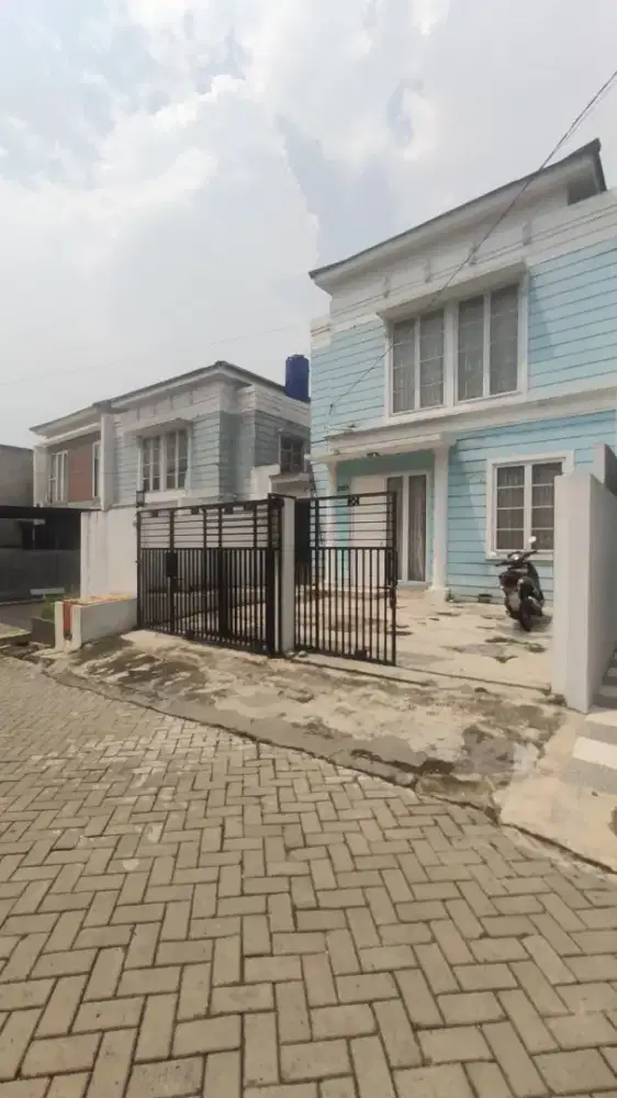 Rumah Oper Kredit Siap Huni 2 Lantai Strategis Dekat Stasiun Depok
