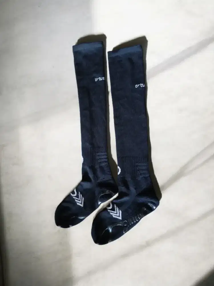 Kaos Kaki Futsal Ortuseight Quiver + Knee Band Bekas (Kondisi Baik)