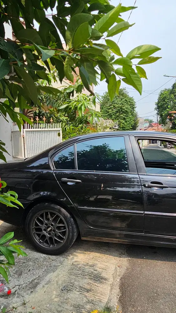 BMW 318i 2001 Bensin