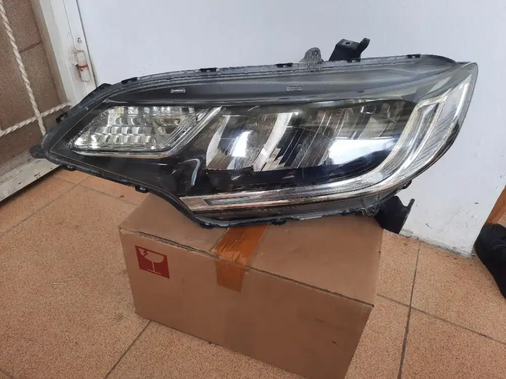 Lampu Depan Kiri Honda Jazz GK5